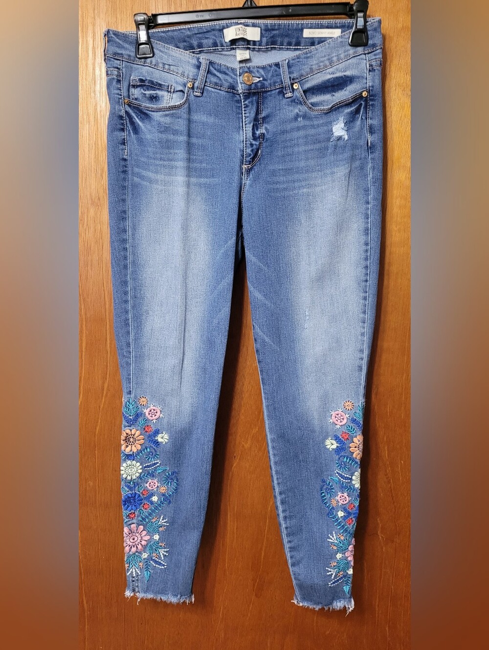 Vintage American Blues Embroidered Jeans Size 10/30 (1762)